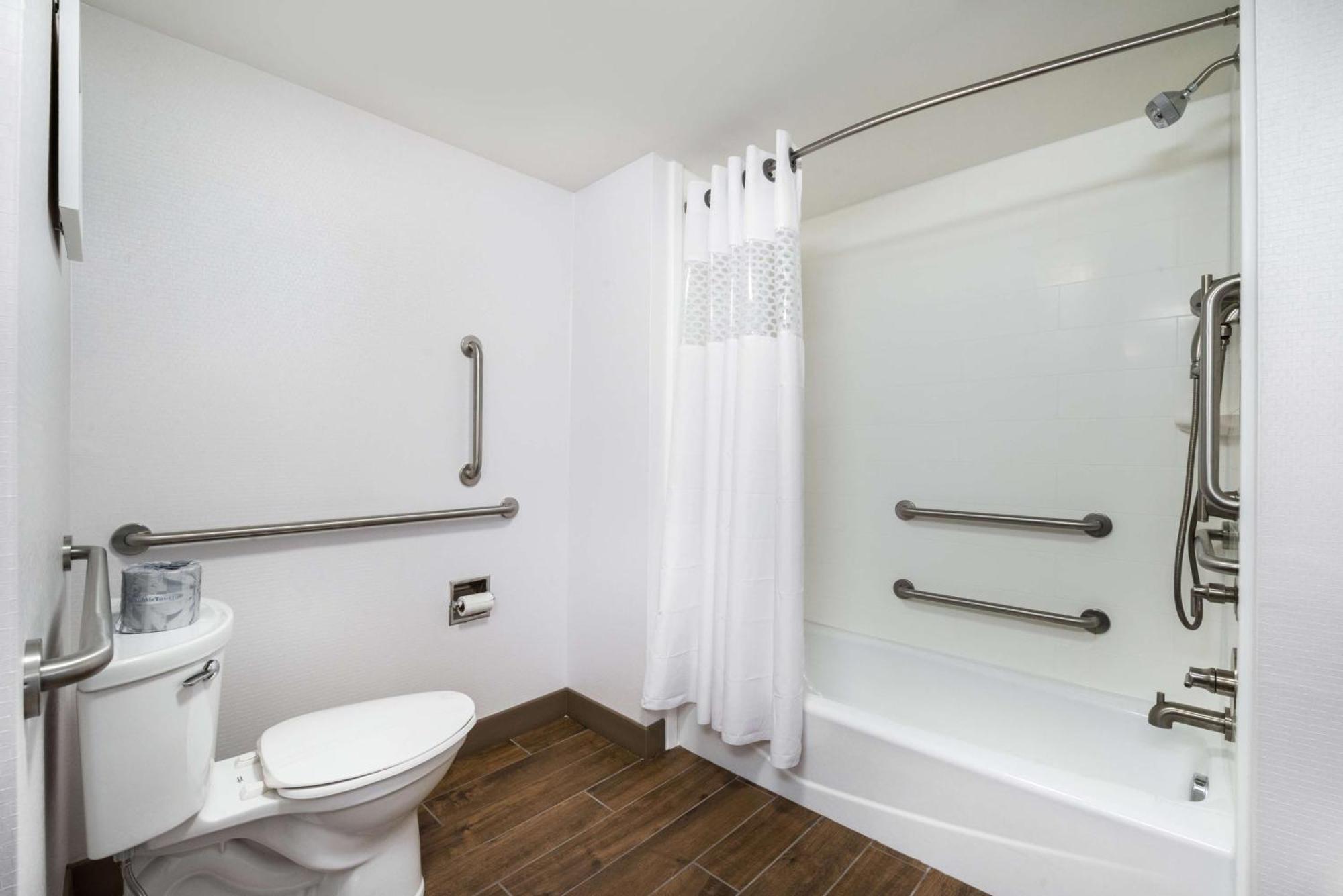 King Room with Accessible Tub - Mobility and Hearing Access
